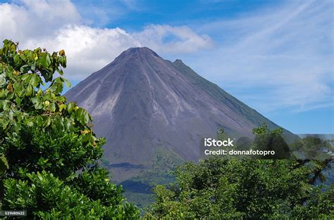 La Fortuna Volcano Stock Photo - Download Image Now - Costa Rica ...