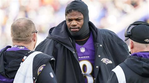 Ravens QB Lamar Jackson leaves game with knee injury | Yardbarker