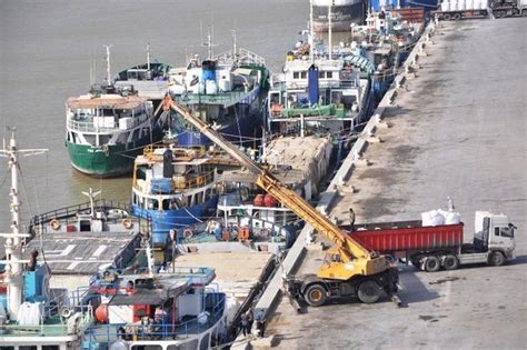 Loading, unloading cargo in Khorramshahr port up by 38% in five months - Mehr News Agency