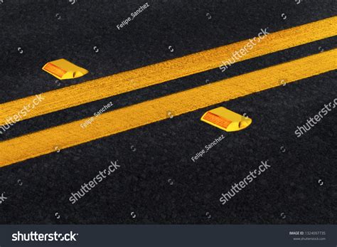 Road reflector Images, Stock Photos & Vectors | Shutterstock