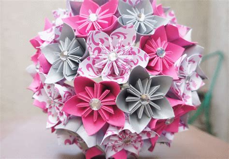 Wer seine Origami-Künste erweitern will, greift gerne zum "Kusudama" - dem Zusammensetzen vieler ...