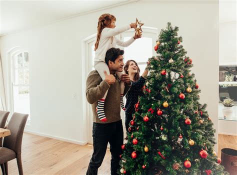 When Should You Put Up Your Christmas Tree? - Parade