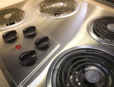 How to Clean Stove Drip Pans