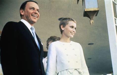 Lovely Photos of Mia Farrow and Frank Sinatra on Their Wedding Day in ...