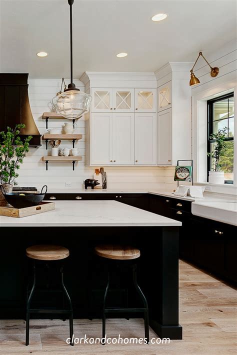 20+ Farmhouse Kitchen With Dark Cabinets – HomeDecorish