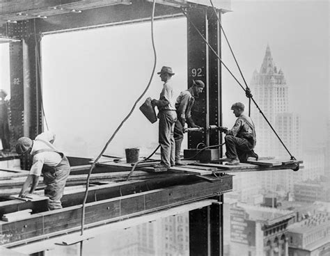 15 Amazing Vintage Photographs That Show the Dangers of Constructing ...