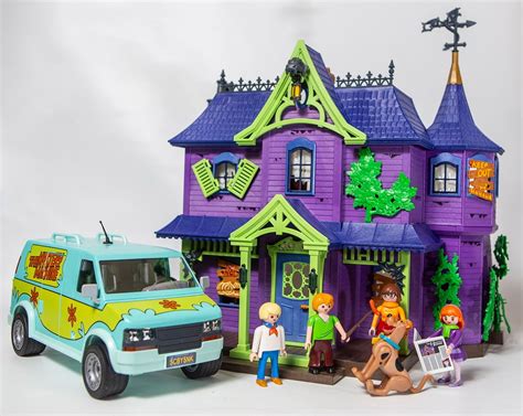 REVIEW: Playmobil Scooby Doo Haunted Mansion | Figures.com