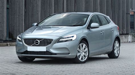 Volvo V40 Review 2025 | Drive, Specs & Pricing | Carwow