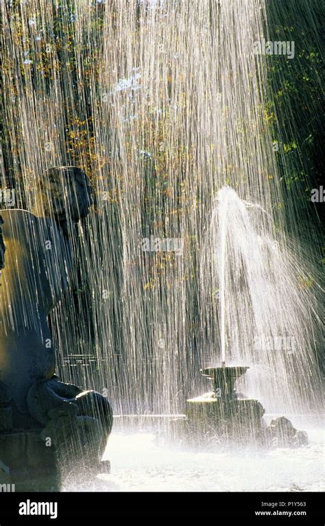 Parque del / Retiro Park: fountain Stock Photo - Alamy