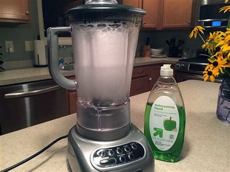 How to Clean a Blender - Smoothie Blender Guide