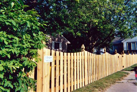 Concave wood fences - Eagle Fence fence company and contractor of Fort ...