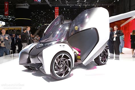 Toyota i-Tril Concept Shows Company's Vision For 2030, Has Three Seats ...