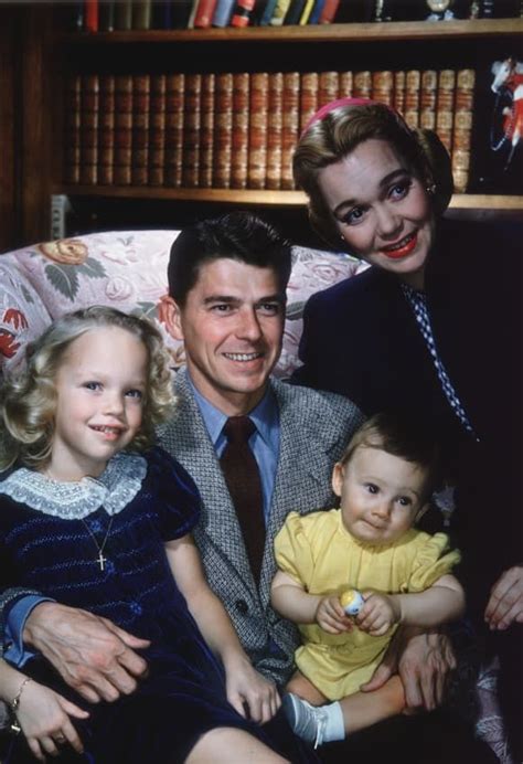 Jane Wyman, Ronald Reagan and their two children #Actress #RonaldReagan #Family | Jane wyman ...