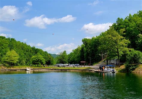 Summersville Lake Retreat Boat Rentals | Summersville Lake Retreat & Lighthouse