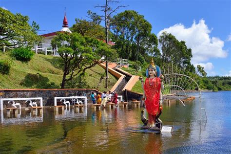 Grand Bassin Temple, Mauritius Editorial Stock Photo - Image of lake, sacred: 127789943