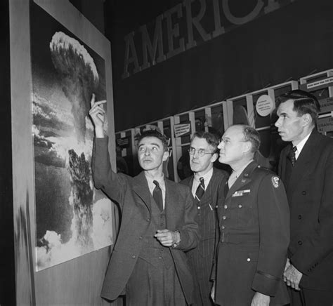 J. Robert Oppenheimer and America's Quest Build an Atomic Bomb