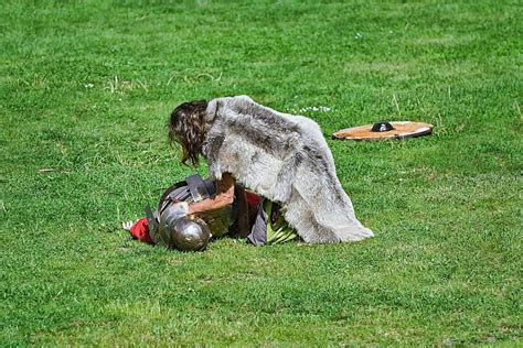 Fight Between Roman Legionary And Dacian Warrior Performer Roman Legion ...