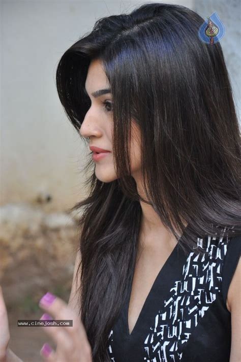 Kriti Sanon Hairstyles - 20 Best Hairstyles of Kriti Sanon