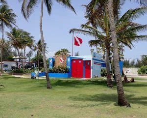 Escambron Beach Puerto Rico| Beach & Snorkel Guide - Snorkel and Hike