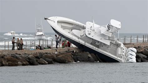 Boat Crash at Dania Beach - HCB 42 runs into jetty at high speed