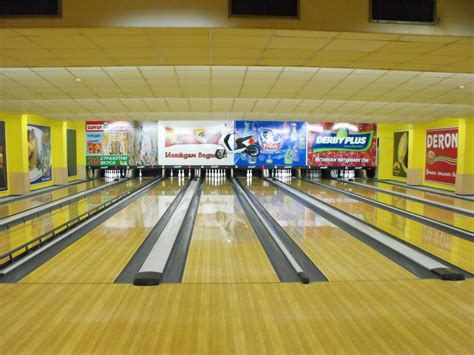 What Are Bowling Lanes Made of and Why? Synthetic vs. Wood Lanes