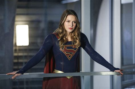 The CW's Supergirl Hints At Smallville Series In A Major Way