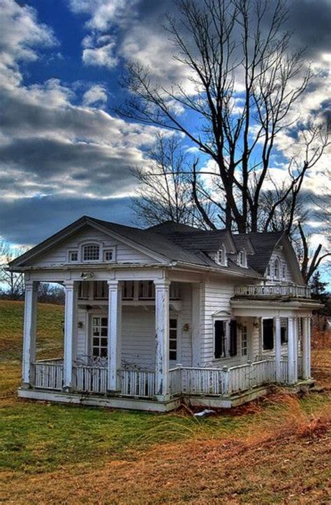 Love #abandonedhomes | Old farm houses, Old abandoned houses, Abandoned houses