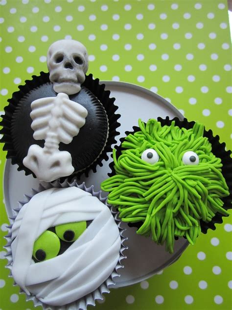 More Halloween Cupcake Decorating Ideas! - Cupcake Fanatic