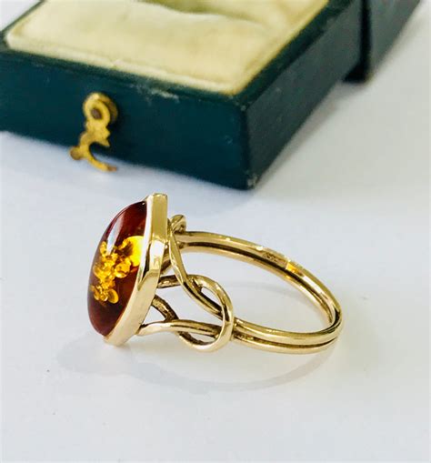 Stunning vintage 9ct gold Amber ring - fully hallmarked