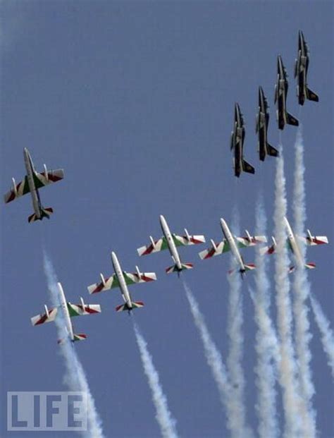 Superb Aeronautical Airplane Stunts (44 pics) - Izismile.com