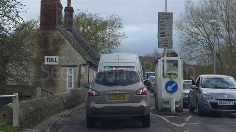 Swinford Toll Bridge and Tollhouse, Swinford, Oxfordshire - See Around ...