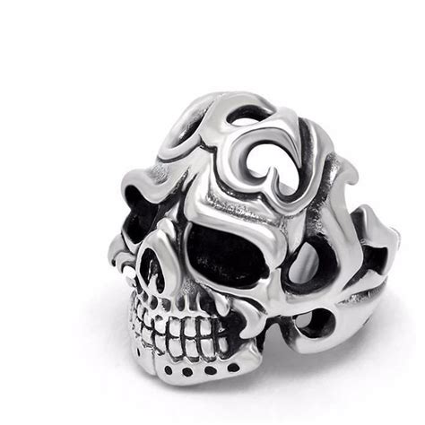 Vintage Gothic Skull Ring in 2020 | Skull, Skull ring, Gothic skulls