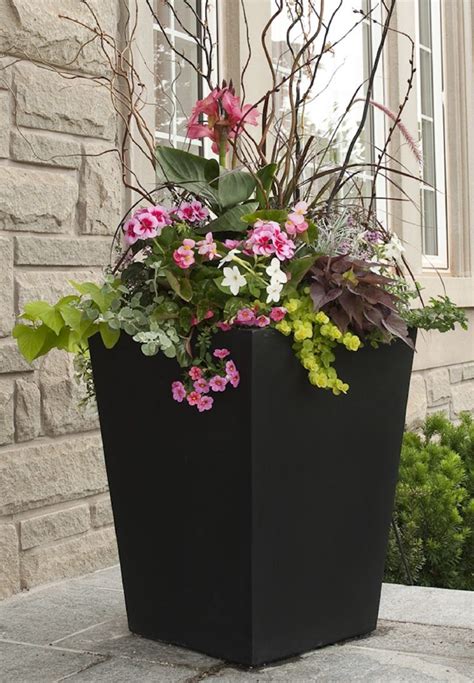 Stunning Summer Planter Ideas (33) | Gros pot de fleur, Idée allée de jardin, Pot de fleur exterieur