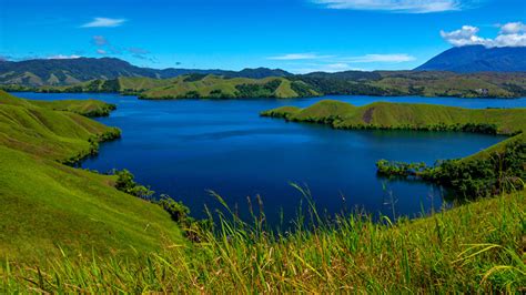 Keindahan Danau Sentani yang Menawan Hati