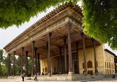 An Introduction to Medieval Safavid Art and Architecture - Brewminate ...