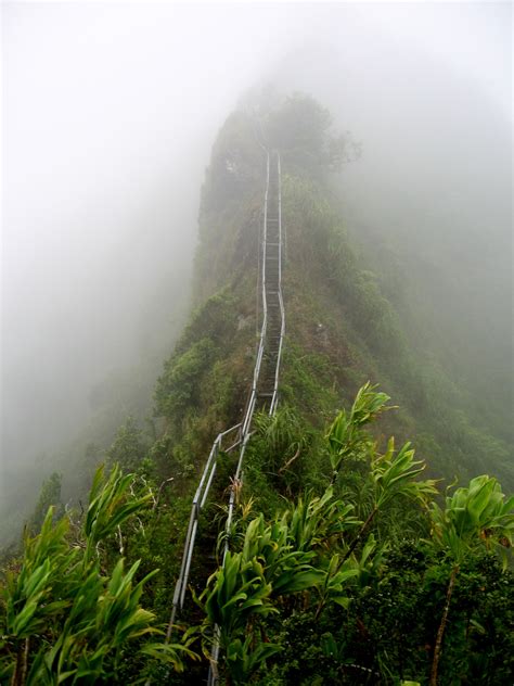 Ha'iku Stairs – Kaneohe, Hawaii - Atlas Obscura