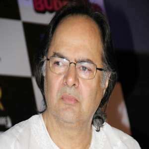 Farooq Sheikh Birthday, Real Name, Age, Weight, Height, Family, Facts ...