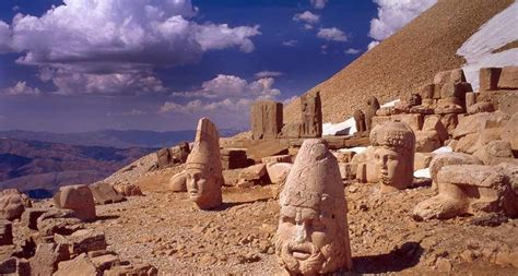 Heads of stone statues at Mount Nemrut in eastern Turkey | Peapix