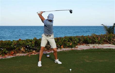 Proper Wrist Hinge in Golf Backswing – SwingProPlus