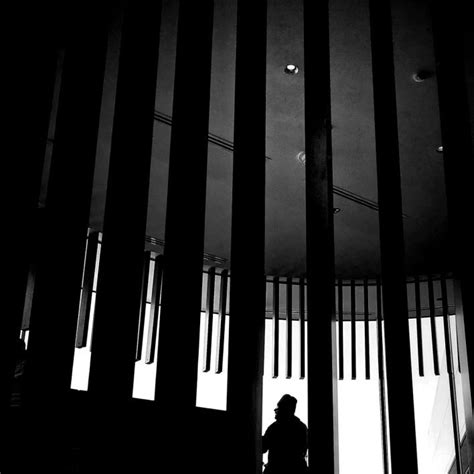 8 Tips For Stunning Black And White Silhouette Photography On iPhone