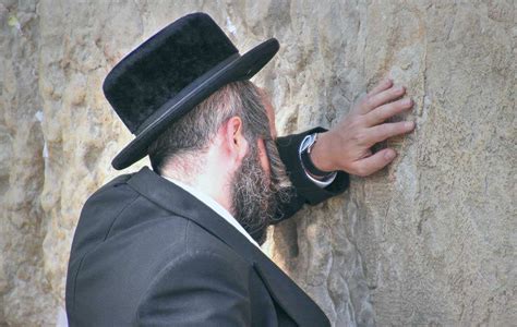 7 Key Beliefs and Practices From Hasidic Judaism