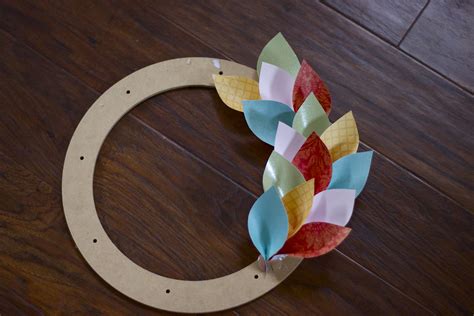 d a n i e l l e b u r k l e o : diy: paper leaves wreath