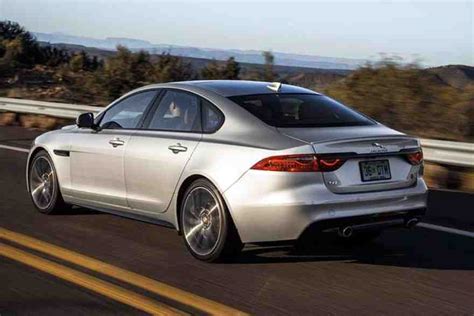 2016 Jaguar XF vs. 2017 Jaguar XE: What's the Difference? - Autotrader