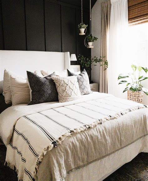 29 Sophisticated Black Bedroom Decor Ideas | Rugs Direct