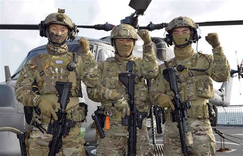 Korean UDT SEALs cheering with their HK416. (4672x3000) • /r ...