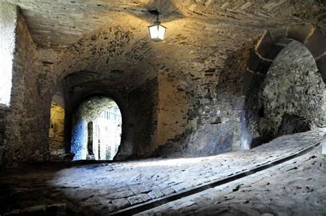 Bürresheim Castle, St. Johann, Germany (with Map & Photos)