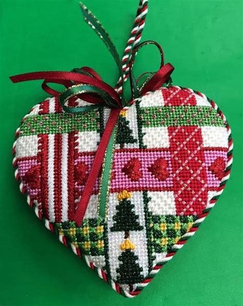 Christmas mini ribbon heart | Weihnachten kreuzstich, Kreuzstich lesezeichen, Kreuzstich herzen