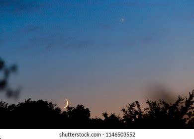 Crescent Moon Venus Constellation Stock Photo 1146503552 | Shutterstock