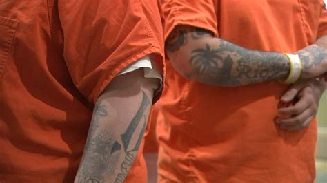 DuPage County Jail offers tattoo removal for inmates leaving gangs ...