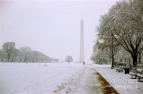 Washington Monument, snow Photograph by David Nicholson - Fine Art America